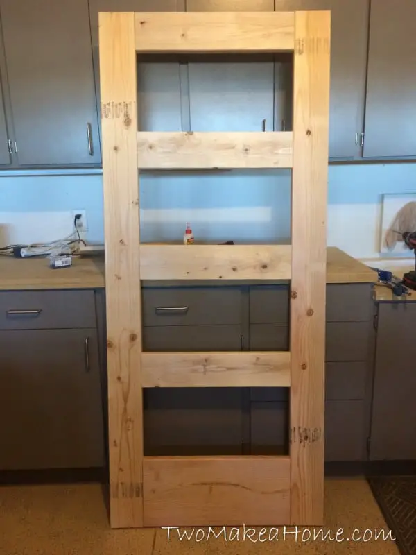 03-how-to-build-a-leaning-door-shelf