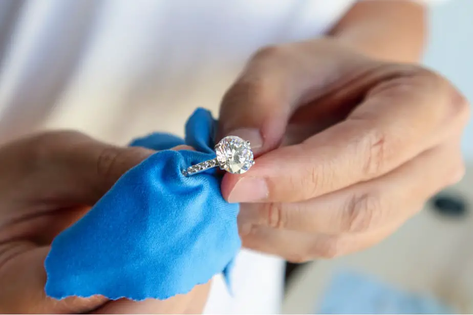can clear nail polish keep jewelry from tarnishing