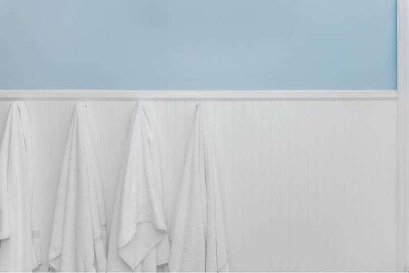 Common problems with bathroom wainscoting